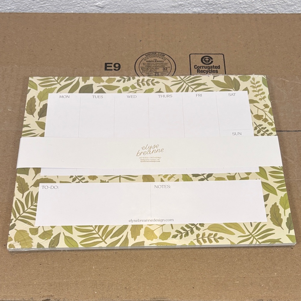 Green and White Weekly Planner Pad